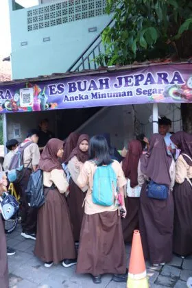 Es aquarium minuman kekinian cocok untuk semua umur
