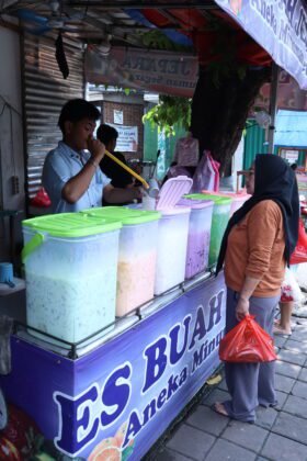 Peluang usaha es aquarium viral 2026